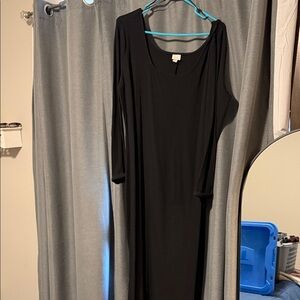 Classic Black Long-Sleeve Scoop Neck Maxi Dress